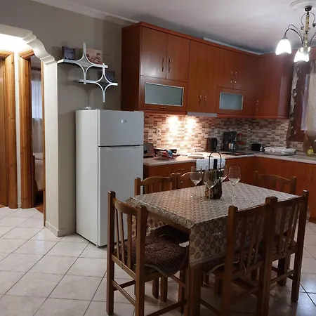 アパート Areti's Garden 2 カランバカ