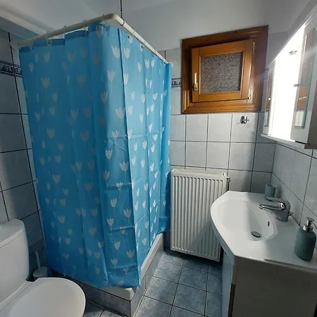 Areti's Garden 2 アパート カランバカ